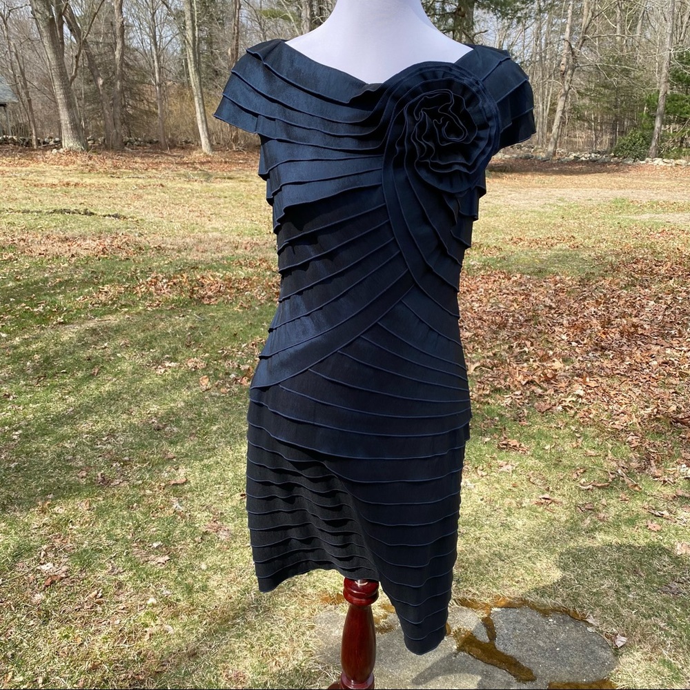 TADASHI SHOJI DRESS NAVY BLUE BANDAGE SHEATH CAP SLEEVE BATEAU ROSETTE SIZE 10